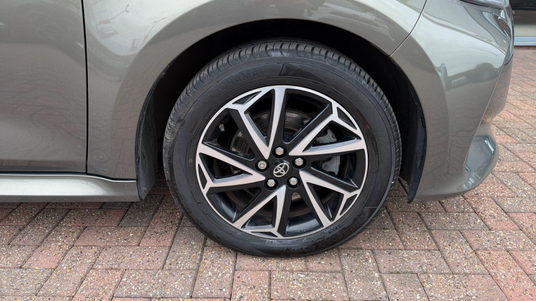 Toyota Yaris 1.5 Hybrid Design 5dr CVT Hybrid Hatchback